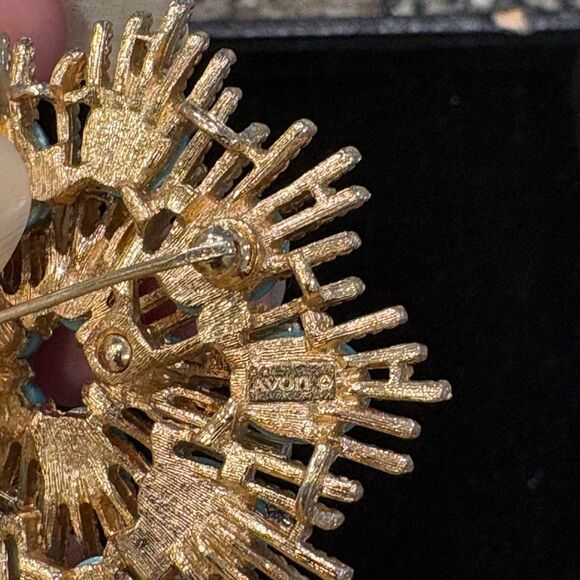 VTG Avon Susan Caplan Faux Turquoise Starburst Brooch 60’s - Picture 2 of 3